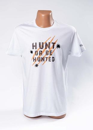 Футболка для мисливця hunt or be hunted acropolis офм-3 (біла)
