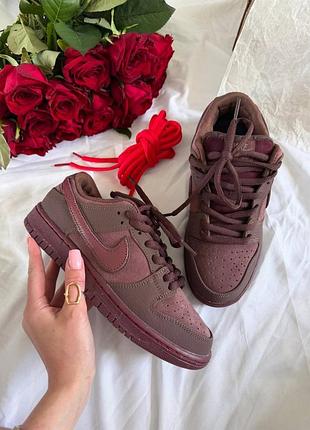 Nike sb dunk low city of love burgundy crush