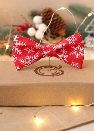 Галстук-бабочка elena goloob new year one size белые большие снежинки красный