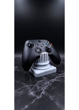 Держатель для контроллера xbox — древнегреческая колонна с философской надписью