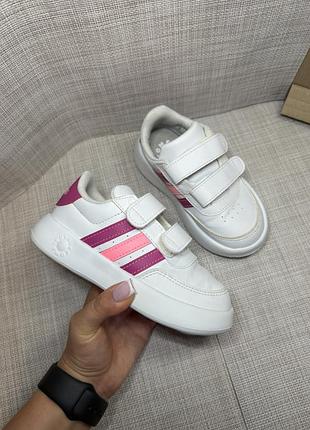 Оригінальні кросівки дитячі на липучці adidas