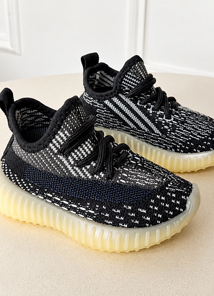 Літні кросівки yeezy 350 дитячі