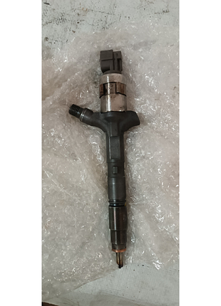 Форсунка паливна 23670-27030 / 23670-0g010 toyota rav4 друге покоління