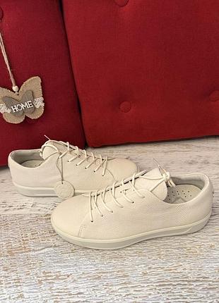 Кожаные фирменные кроссовки ecco 38р.