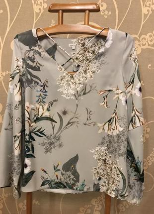 Нереально красива і стильна брендовий блузка в кольорах.