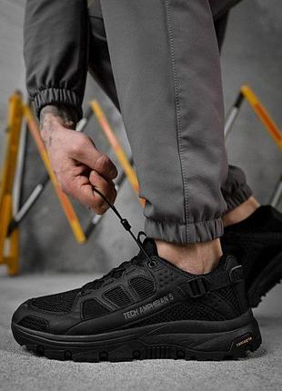 Чоловічі кросівки traxion кросівки black дл6257