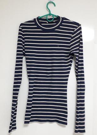 Tommy hilfiger 
38/m/46
хлопковый женский лонгслив синий в белую полоску
94% бавовна 6% еластан
очень хорошее состояние (без дефектов и следов ношения.