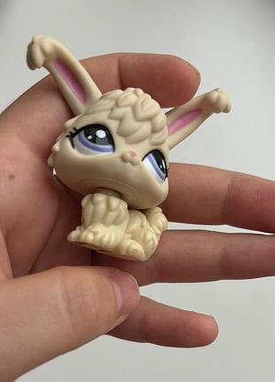 Оригинальная фигурка lps зайка / кролик hasbro и желтое утенка/птичка lps с блестками (hasbro) на выбор. 10