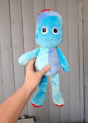 Мягкая плюшевая игрушка персонажа игл пигл (igglepiggle) из популярного детского телешоу «в ночном саду...» (in the night garden).