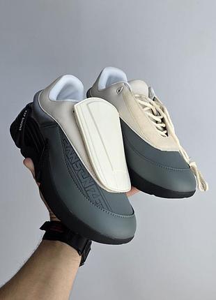 Raf simons antei 
• graphite / cream •
