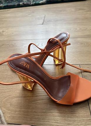 Босоніжки zara