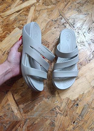 Оригинальные шлепанцы crocs w6