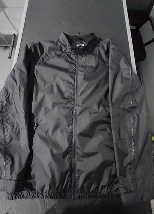 Черная куртка от бренда jack &amp; jones (линейка premium by jack &amp; jones) в размере l с черной сетчатой подкладкой