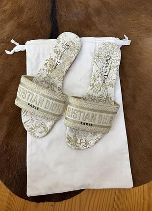 Шльопанці christian dior dway