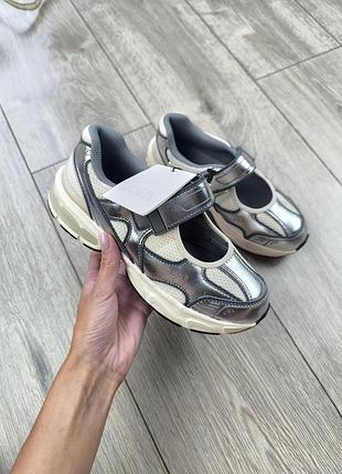 Открытые кроссовки zara