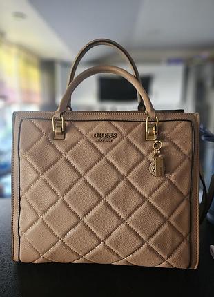 Оригинальная стеганая сумка guess abey elite satchel / карамельная сумка тоут гесс с ремнем