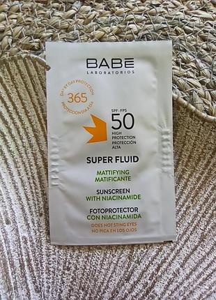 🏝️сонцезахисний матуючий суперфлюїд spf 50 з ніацинамідом babe laboratorios super fluid