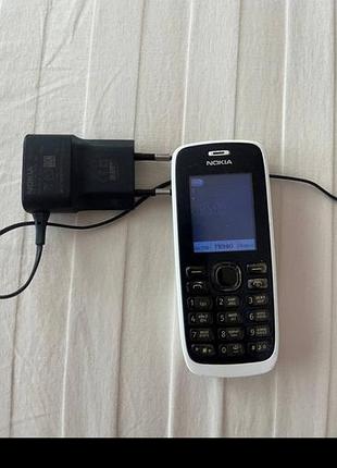 Nokia 112 (белого цвета) с зарядным устройством.