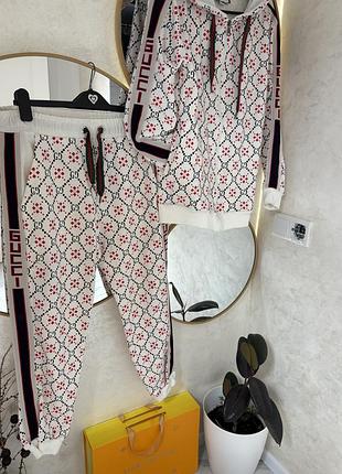 Мега стильний костюм бренду gucci