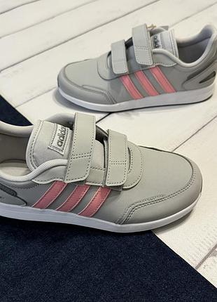 Нові кросівки adidas оригінал розмір 35 22 см