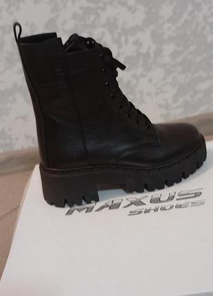 Зимние кожаные ботинки берцы женские maxus shoes на тракторной подошве с мехом. размеры 40 - 2шт, 38 - 1шт.