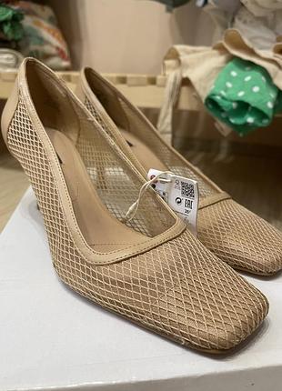 Туфлі stradivarius