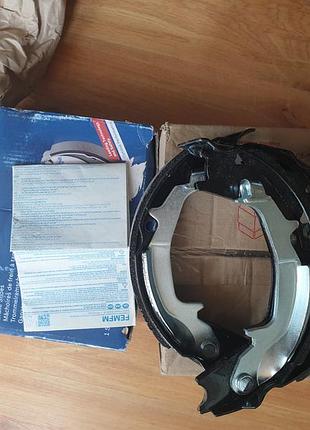 Колодки ручного галька bosch (0986487711)  bs931 hyundai tucson jm 04-12 (4wd)