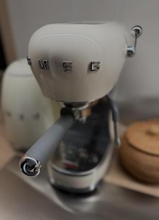 Ріжкова кавомашина smeg