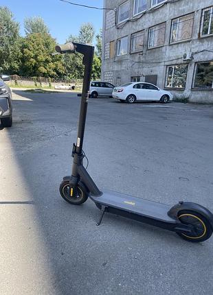 Електросамокат ninebot g30p