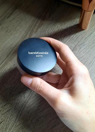 Bare minerals powder