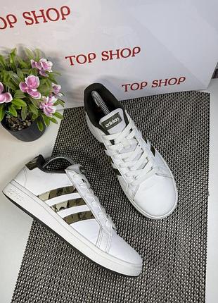 Оригінальні кросівки adidas