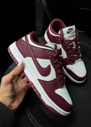 Женские кроссовки nike dunk low team red bordo white
