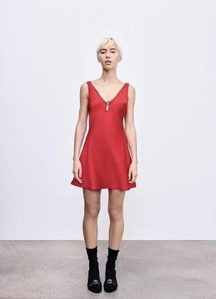Червона атласна сукня з сердечком zara