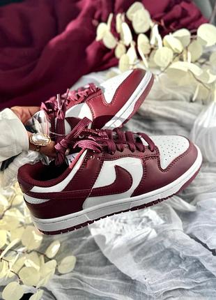 Жіночі кросівки nike dunk low bordo