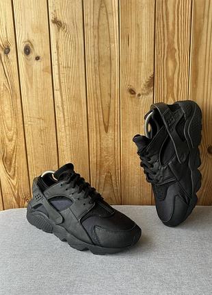 Чорні чоловічі кросівки кеди взуття спортивні nike air huarache