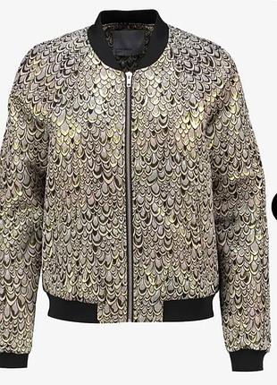 Vero moda 38 — ефектний жакет-бомбер із металізованим принтом

та сама річ, яка навіть простий образ робить дорогим і незвичайним ✨