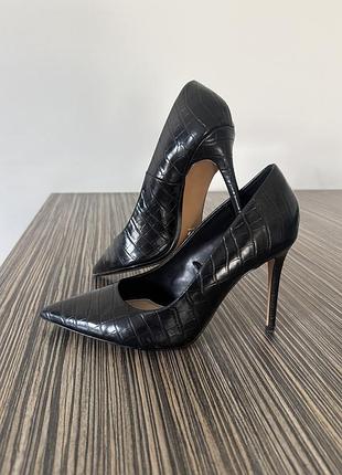 Туфлі човники zara        стан ідеальний .вказано розмір 42(на стопу 25…25.5 чудово і трошки с запасом