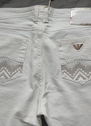 Джинсы белые armani.