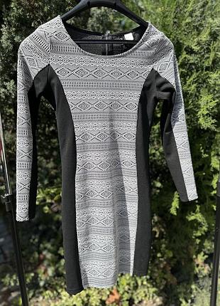 Сукня h&m з довгим рукавом та геометричним візерунком