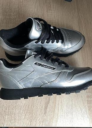 Reebok кросівки