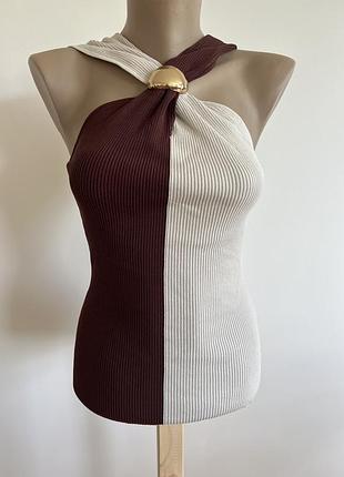 Жіночий топу рубчик з золотим елементом zara. двоколірний, ребристий, із золотистим кільцем на шиї, розмір s.