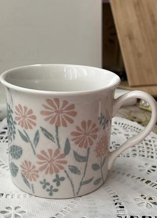 Мила керамічна чашка є частиною колекції john lewis anyday, а саме — серії anyday mug pink flower.