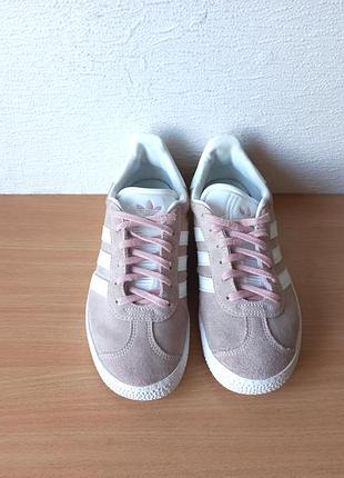 Классные кроссовки adidas gazelle 36,5 р. стелька 23,7 см.