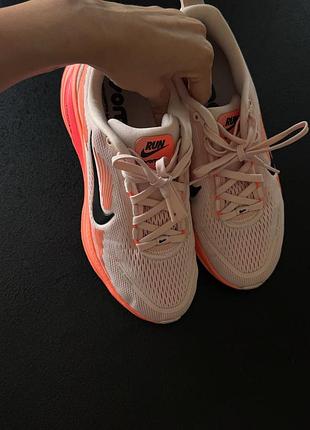 Жіночі кросівки nike vomero 18 б/у