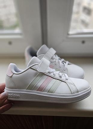 Дитячі білі кросівки adidas розмір 31,устілка 20.5см на дівчину
