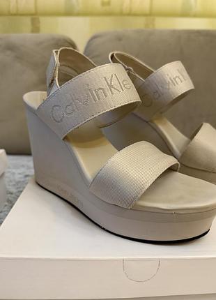 Босоніжки calvin klein шкіряні 39