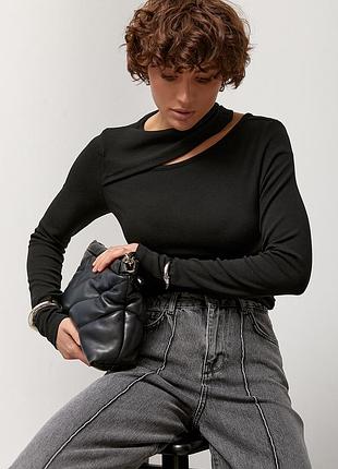 Трикотажний лонгслів з вирізом на плечі - чорний цвет, one size (є розміри)