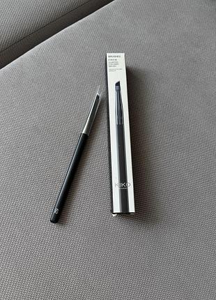 Kiko 62 пензлик скошений для тіней підводки брів