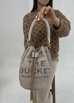 Сумка жіноча marc jacobs the leather mini bucket bag бежева