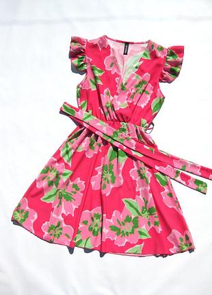 Яркое сочное цветочное летнее розовое платье с поясом new collection италия